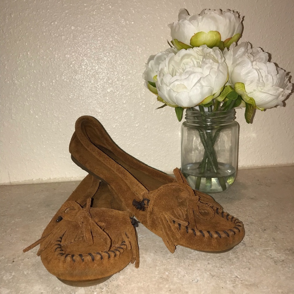 Minnetonka moccasins size 6